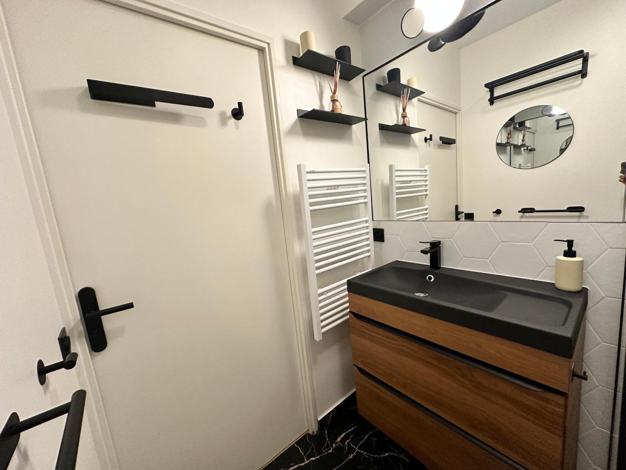 Elegant 2pieces Piscinevue Parking Appartement *