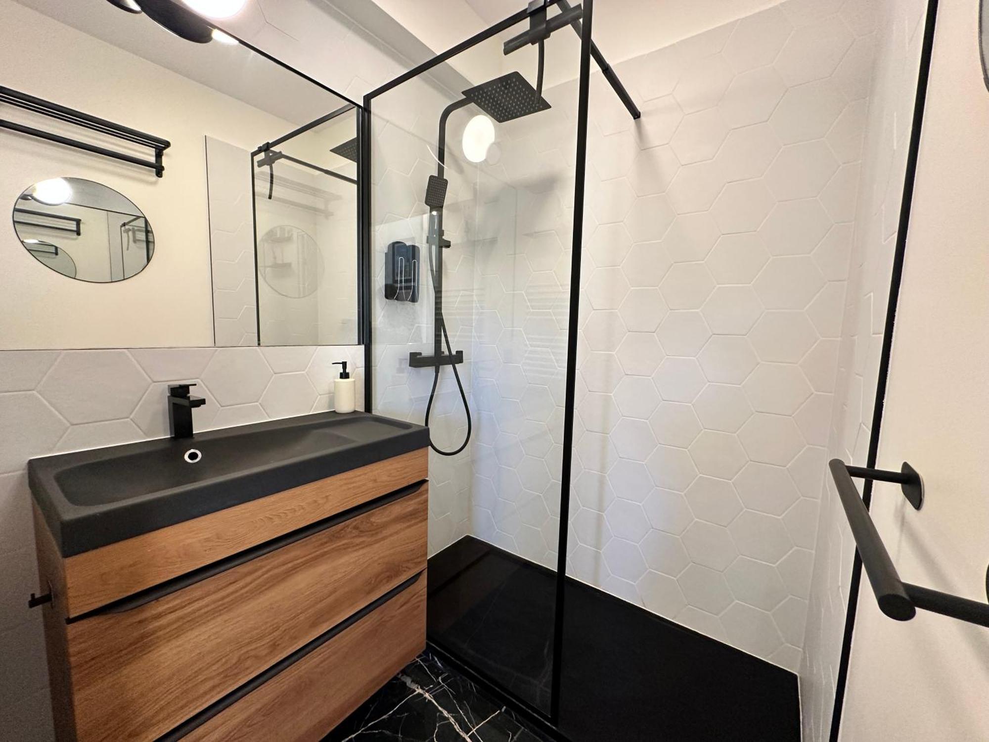 Apartment Elegant 2pieces Piscinevue Parking *
