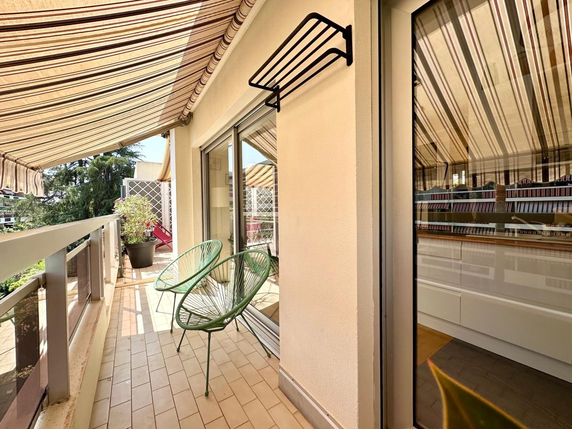 Elegant 2pieces Piscinevue Parking